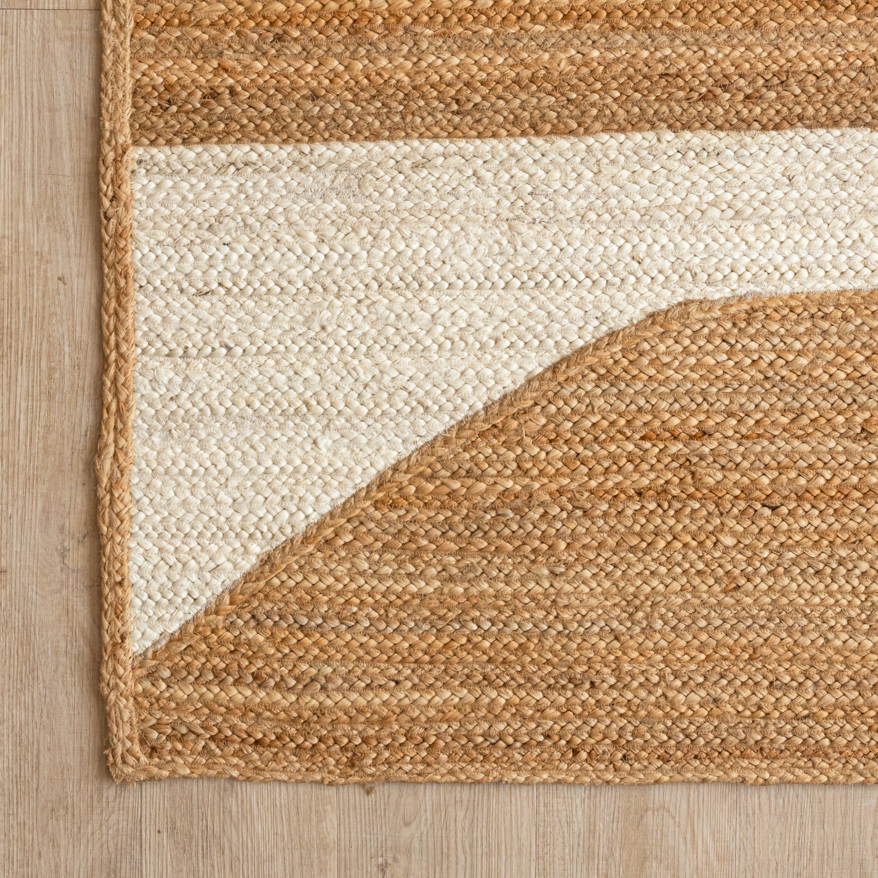 Handcrafted Hemp Rug with Natural Curved Stripes - Organic Elegance