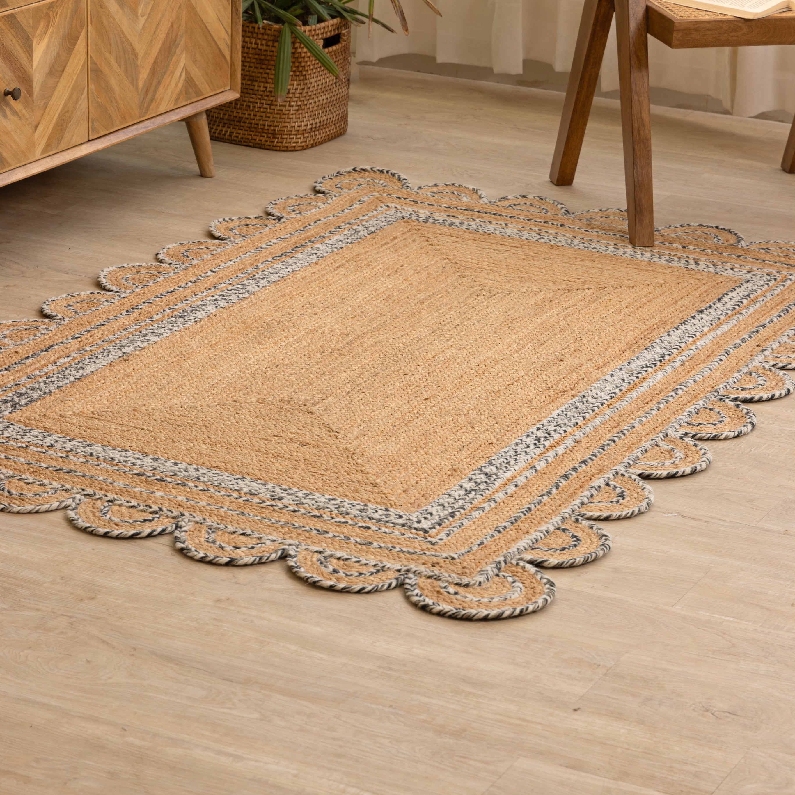 Hand-Braided Scalloped Border Hemp Rug - Natural Bohemian Charm