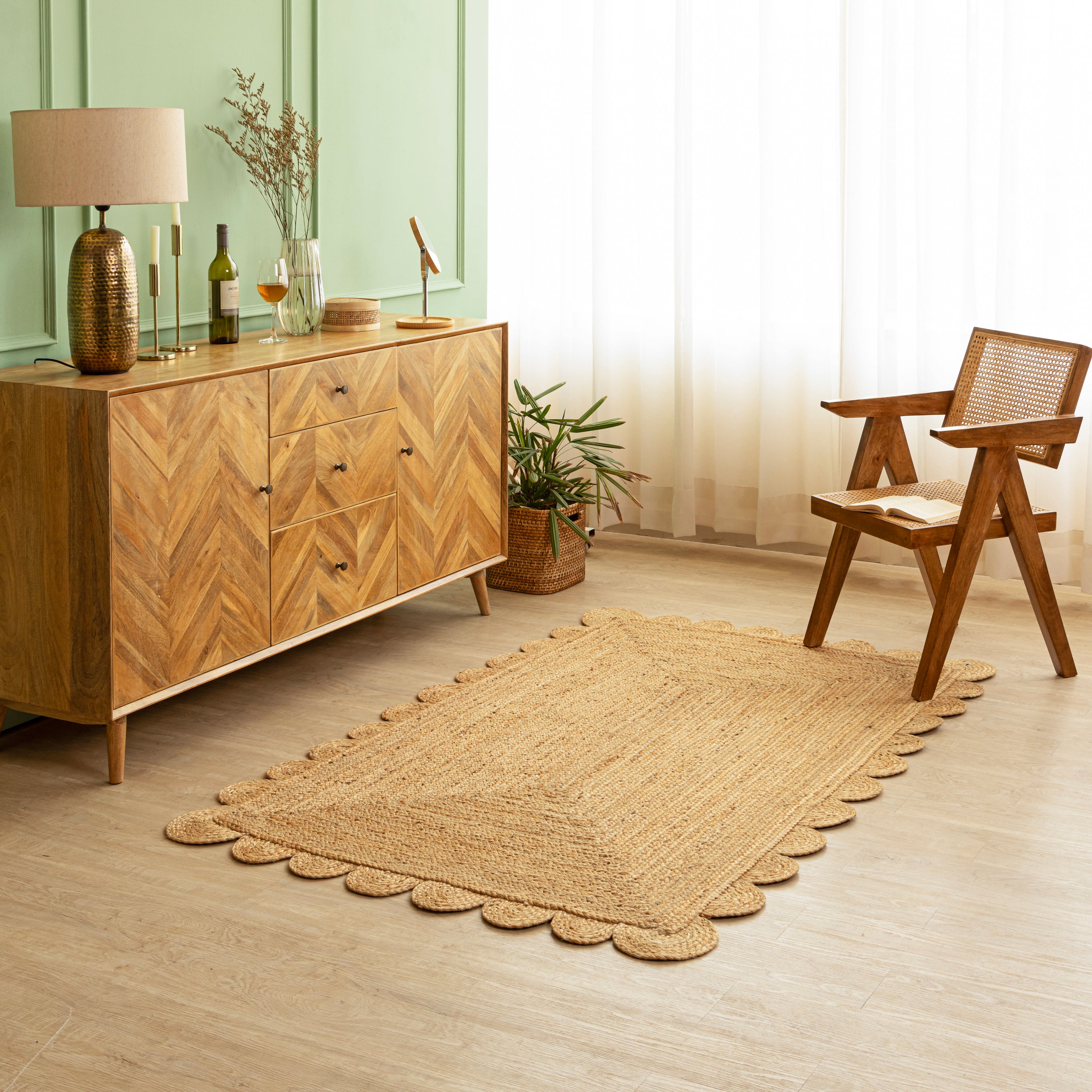 Hand-Braided Hemp Rug with Scalloped Border - Rustic Bohemian Elegance