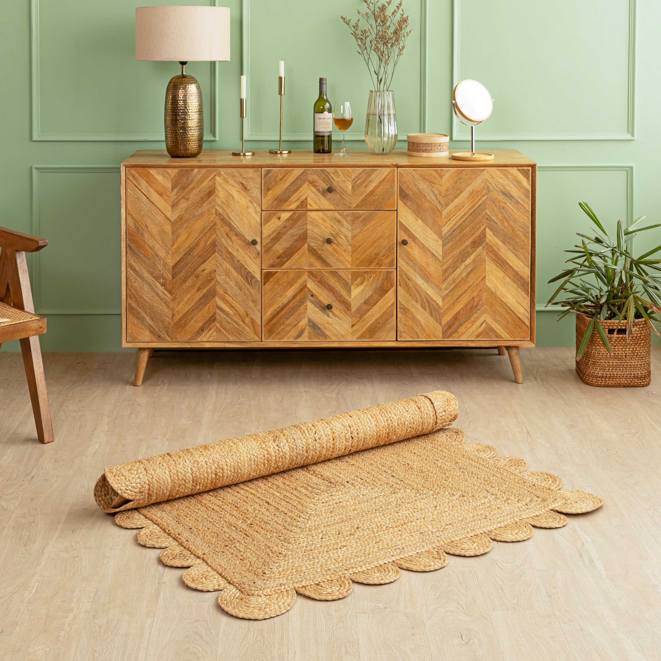 Hand-Braided Hemp Rug with Scalloped Border - Rustic Bohemian Elegance