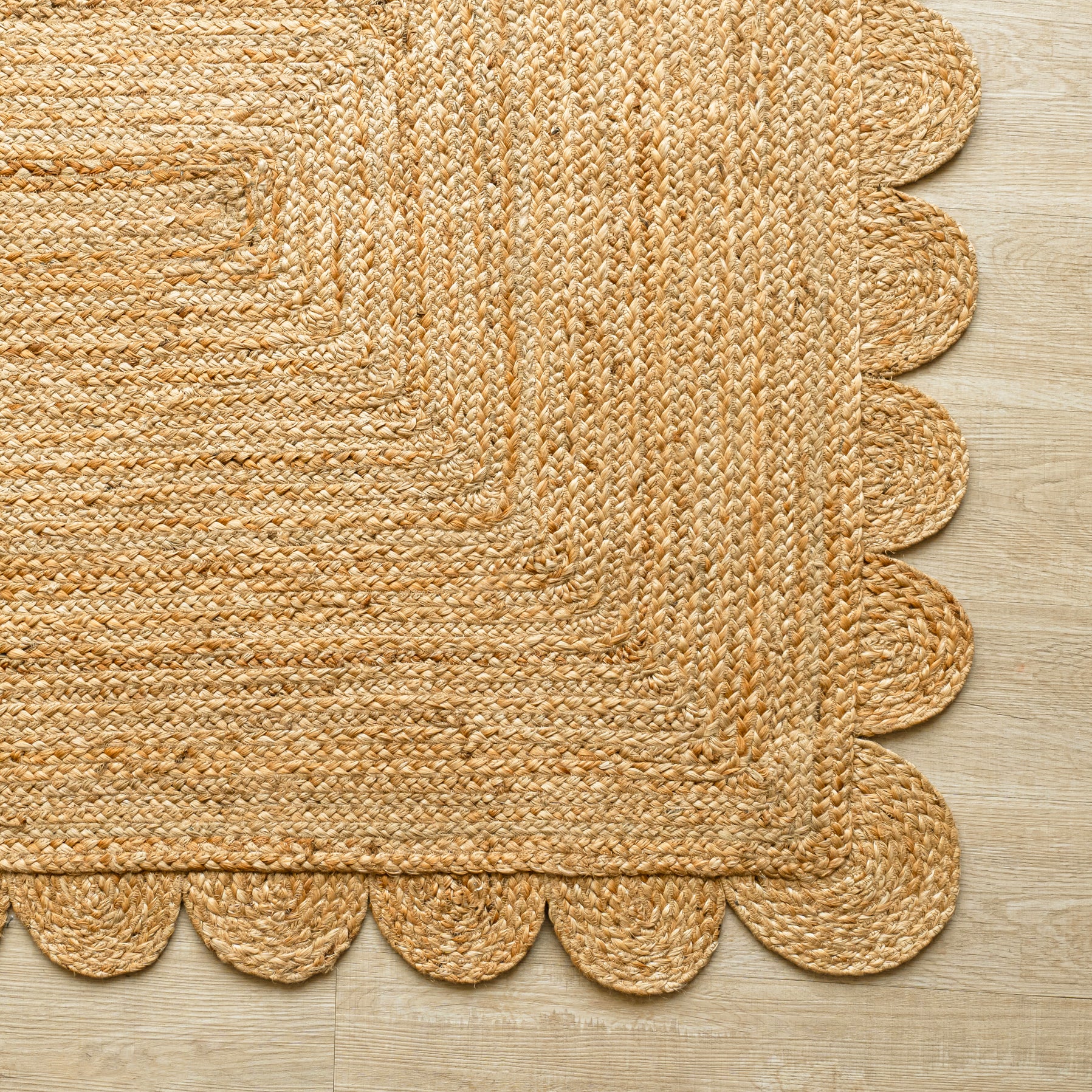 Hand-Braided Hemp Rug with Scalloped Border - Rustic Bohemian Elegance