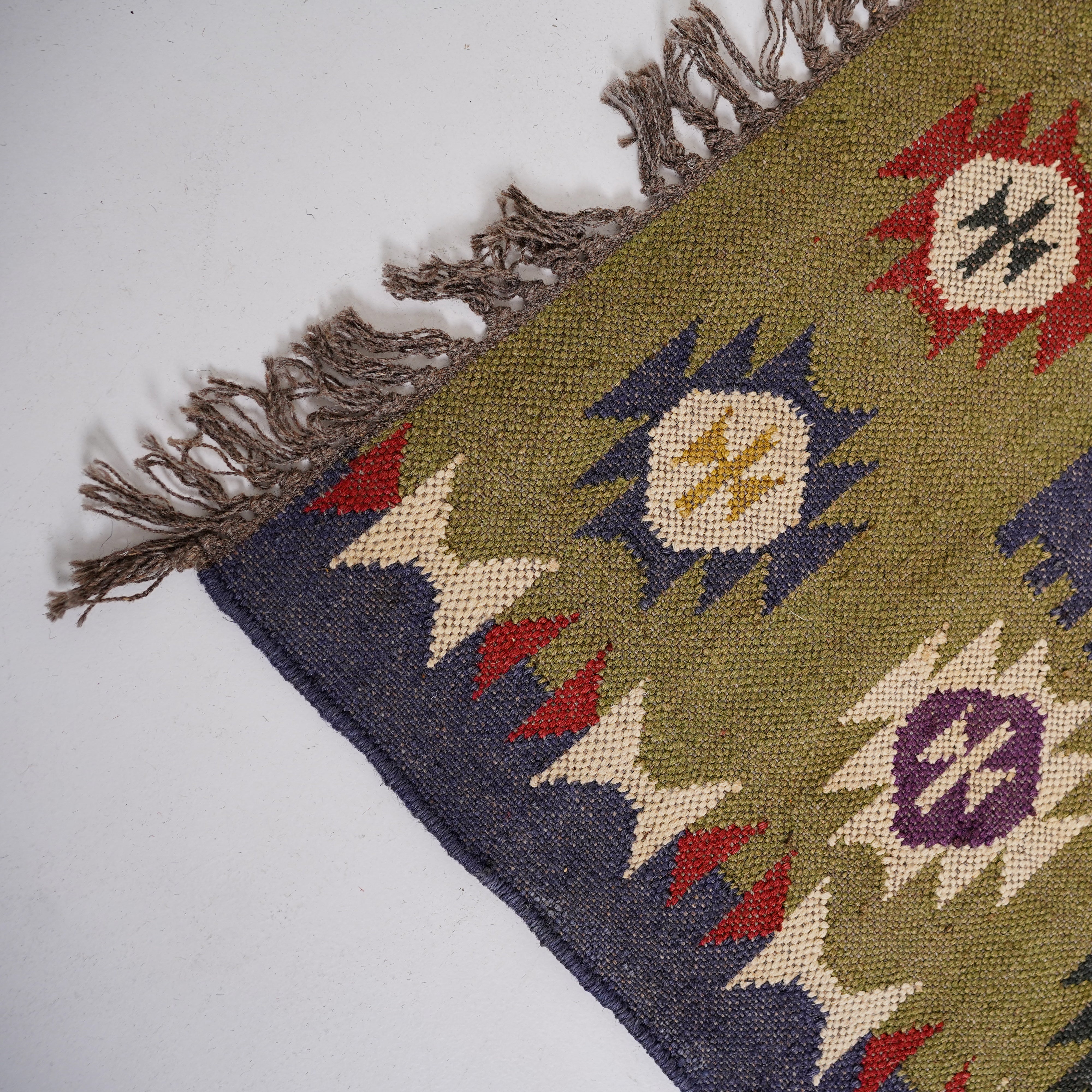 Handcrafted Wool-Jute Rug with Geometric Tribal Motifs