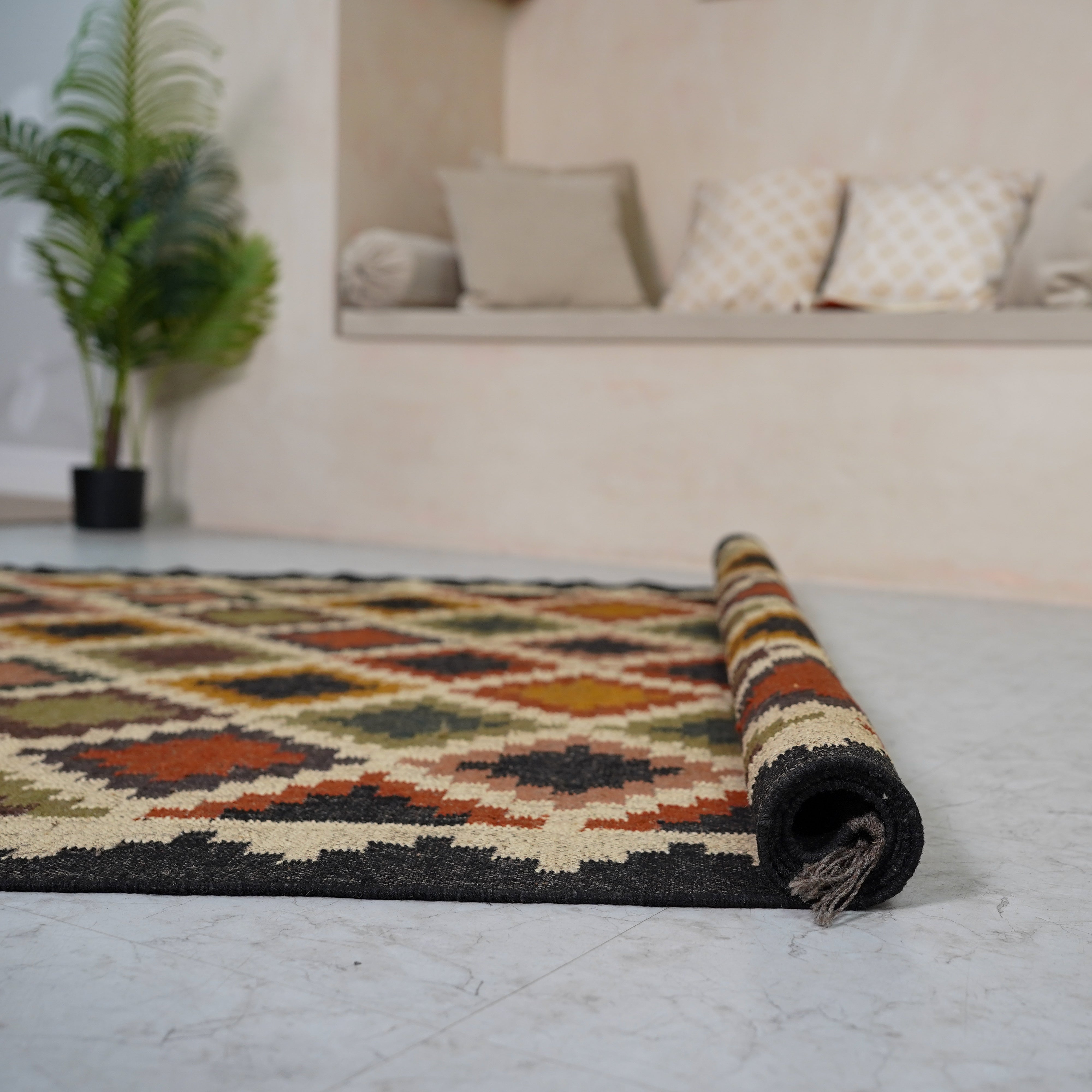 Classic Geometric Kilim-Inspired Wool-Jute Rug – Earthy Tones with Handcrafted Artistry