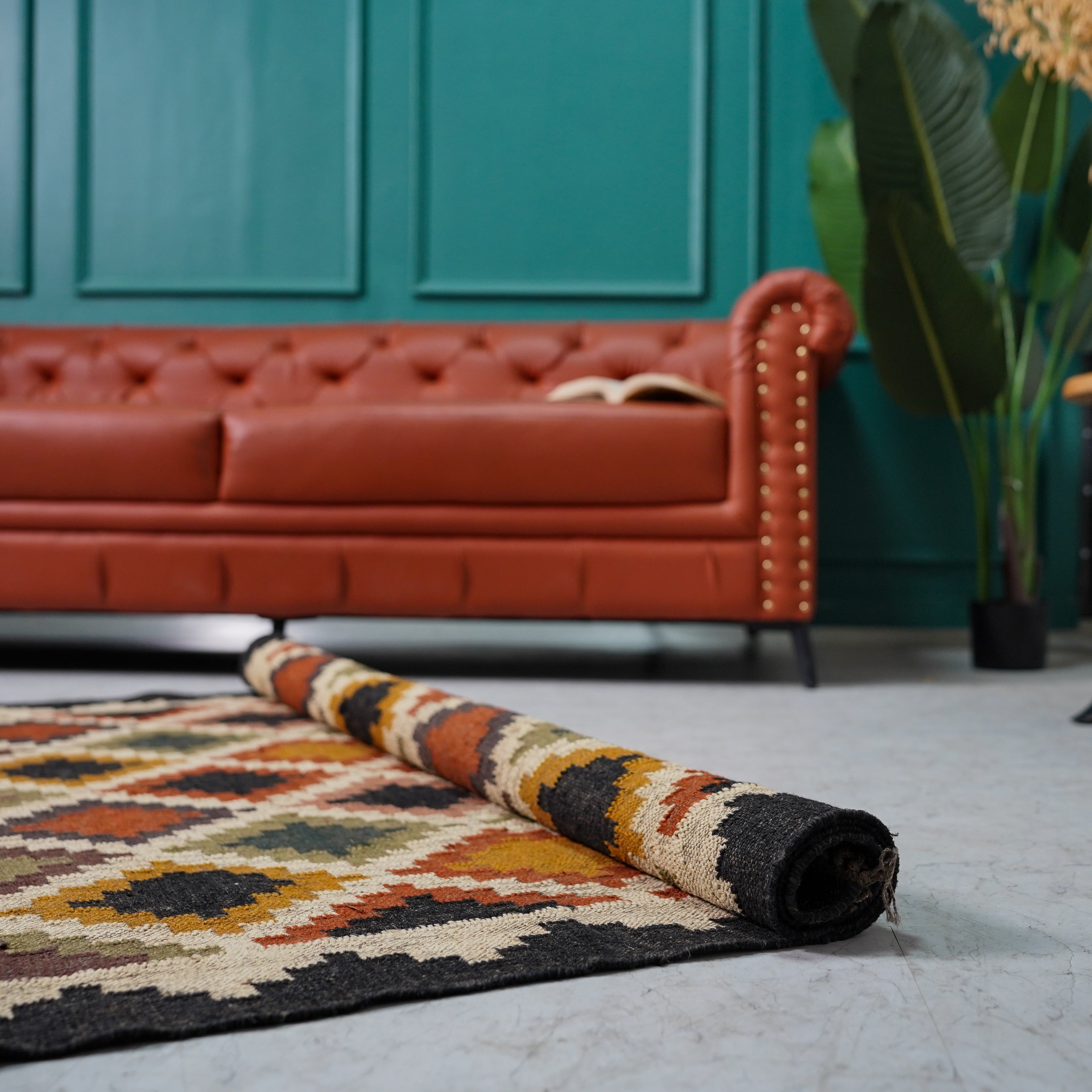 Classic Geometric Kilim-Inspired Wool-Jute Rug – Earthy Tones with Handcrafted Artistry