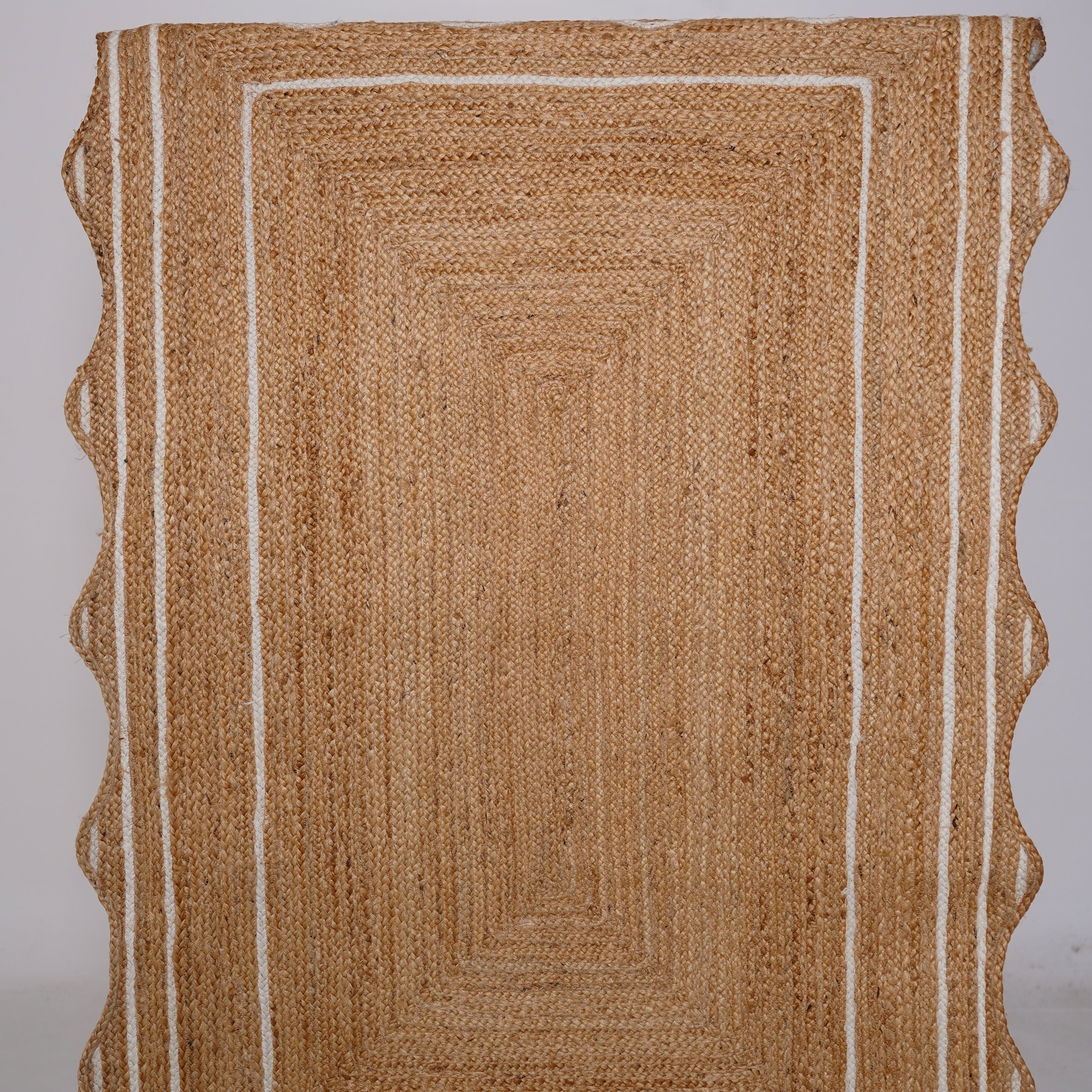 Handcrafted Scalloped Hemp Area Rug with Elegant Wavy Borders – Natural Beige & White Accents