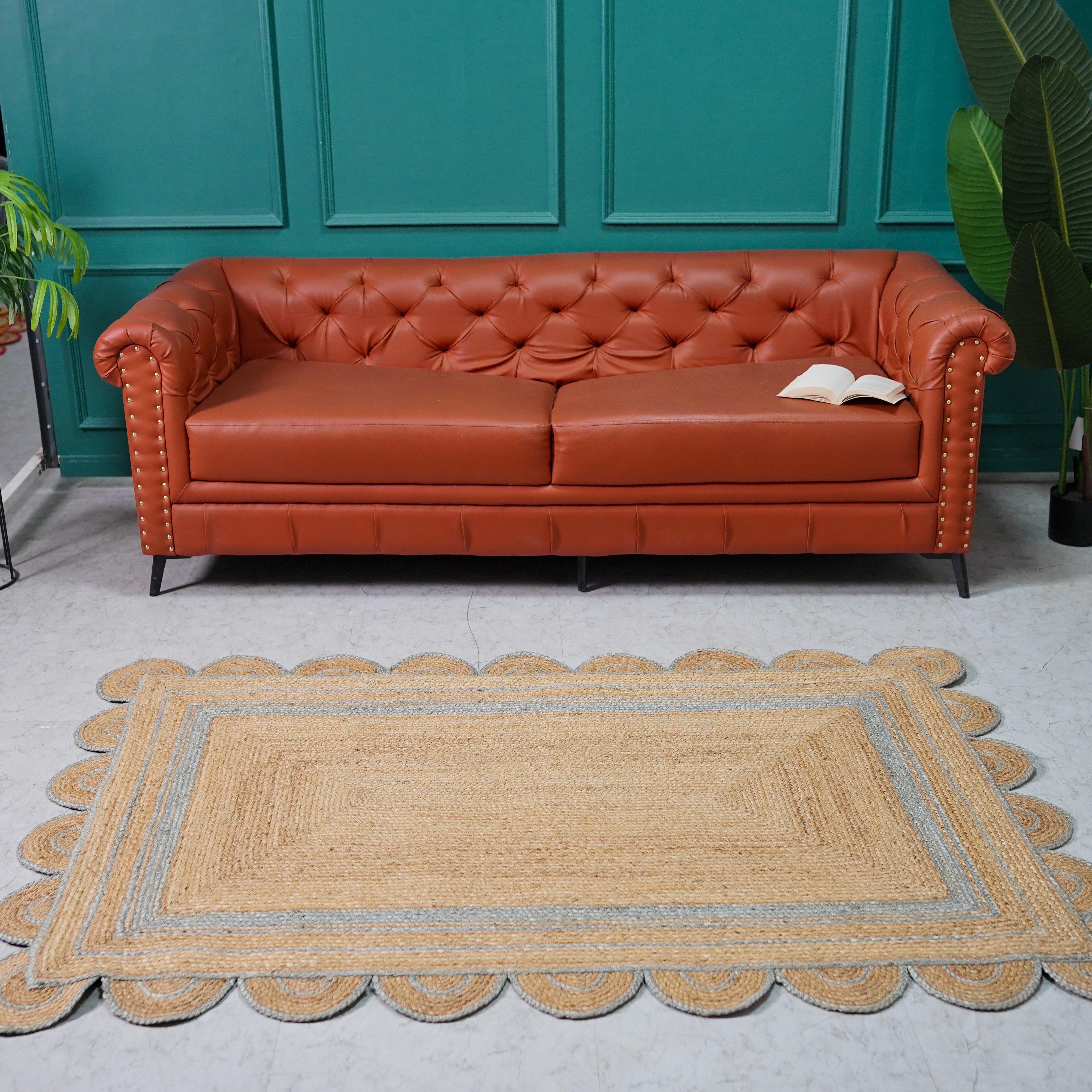 Handcrafted Hemp Rug with Blue Scalloped Edges - Natural Elegance for Any Space