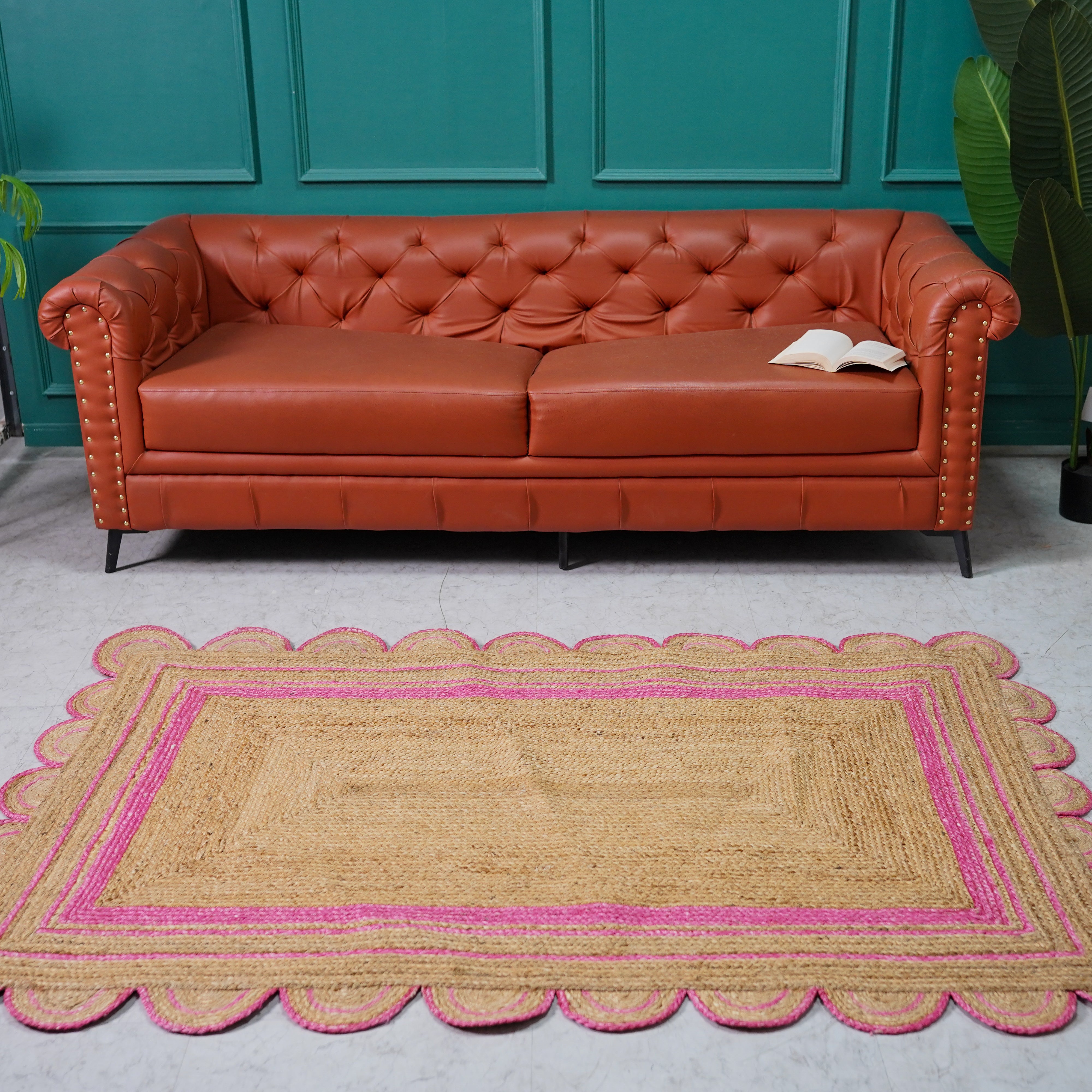 Hand braided 100% Hemp Scalloped Edge Rug with Vibrant Pink Accent