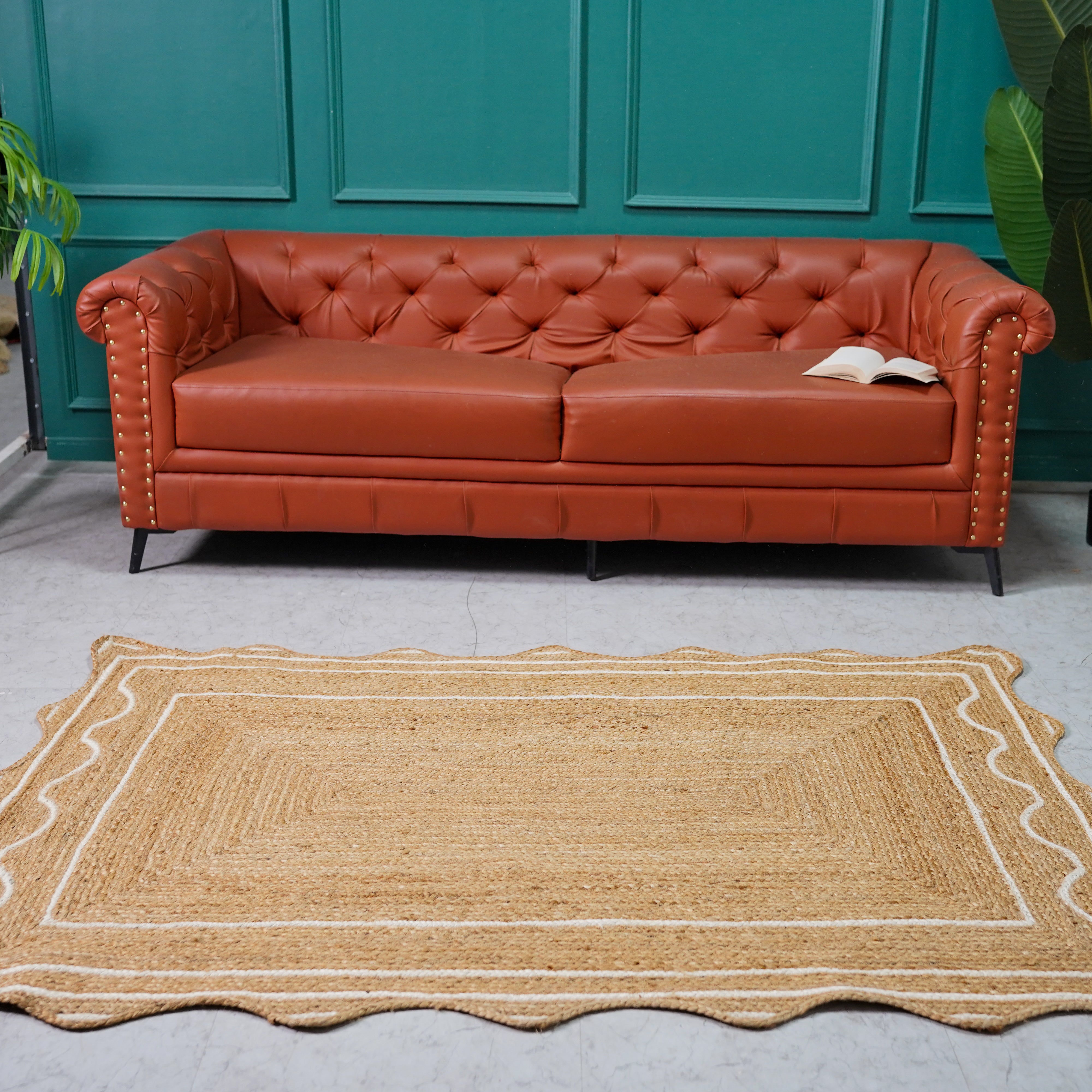 Handcrafted Scalloped Hemp Area Rug with Elegant Wavy Borders – Natural Beige & White Accents