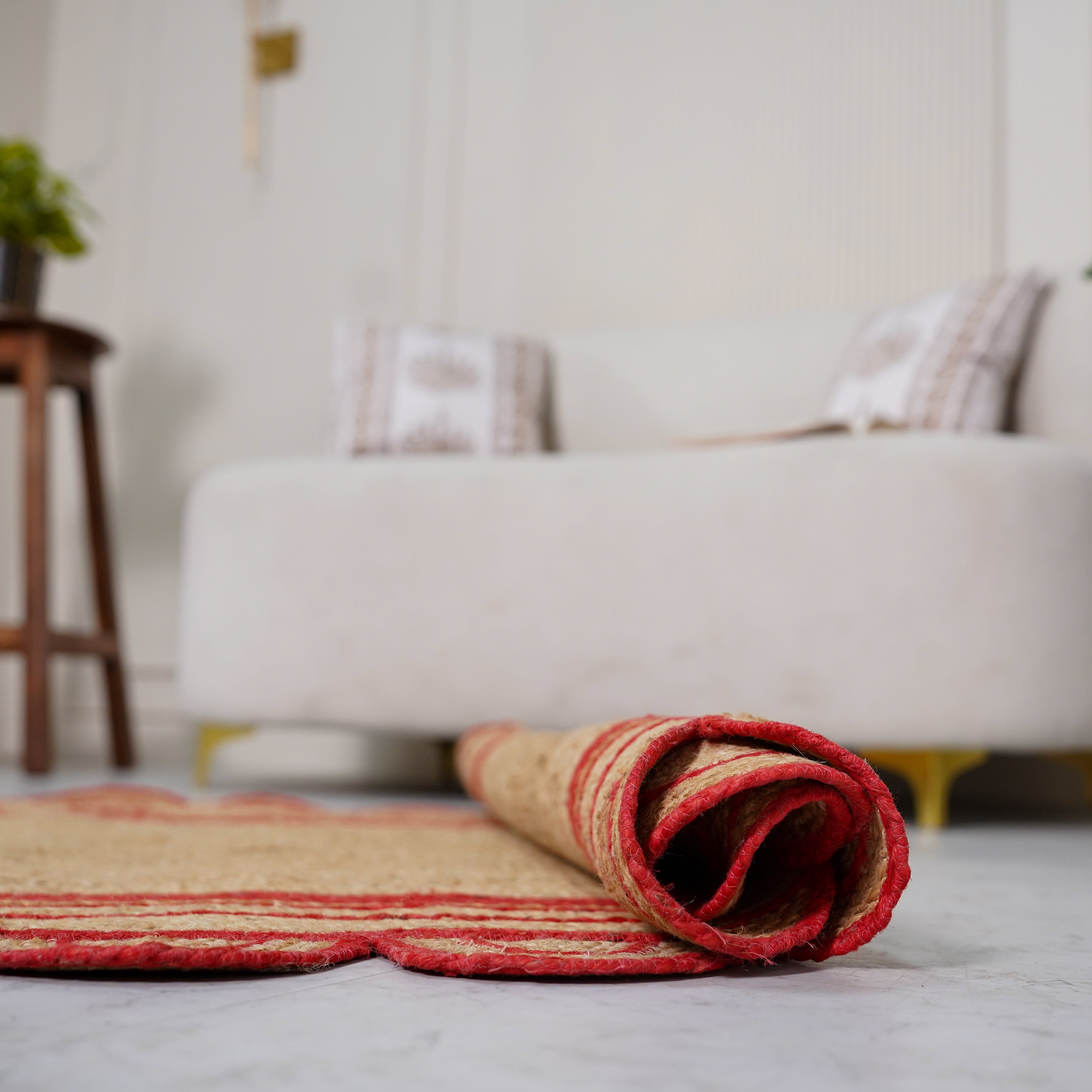 Handcrafted Scalloped Hemp Area Rug with Red Trim – Natural Charm for Modern Spaces