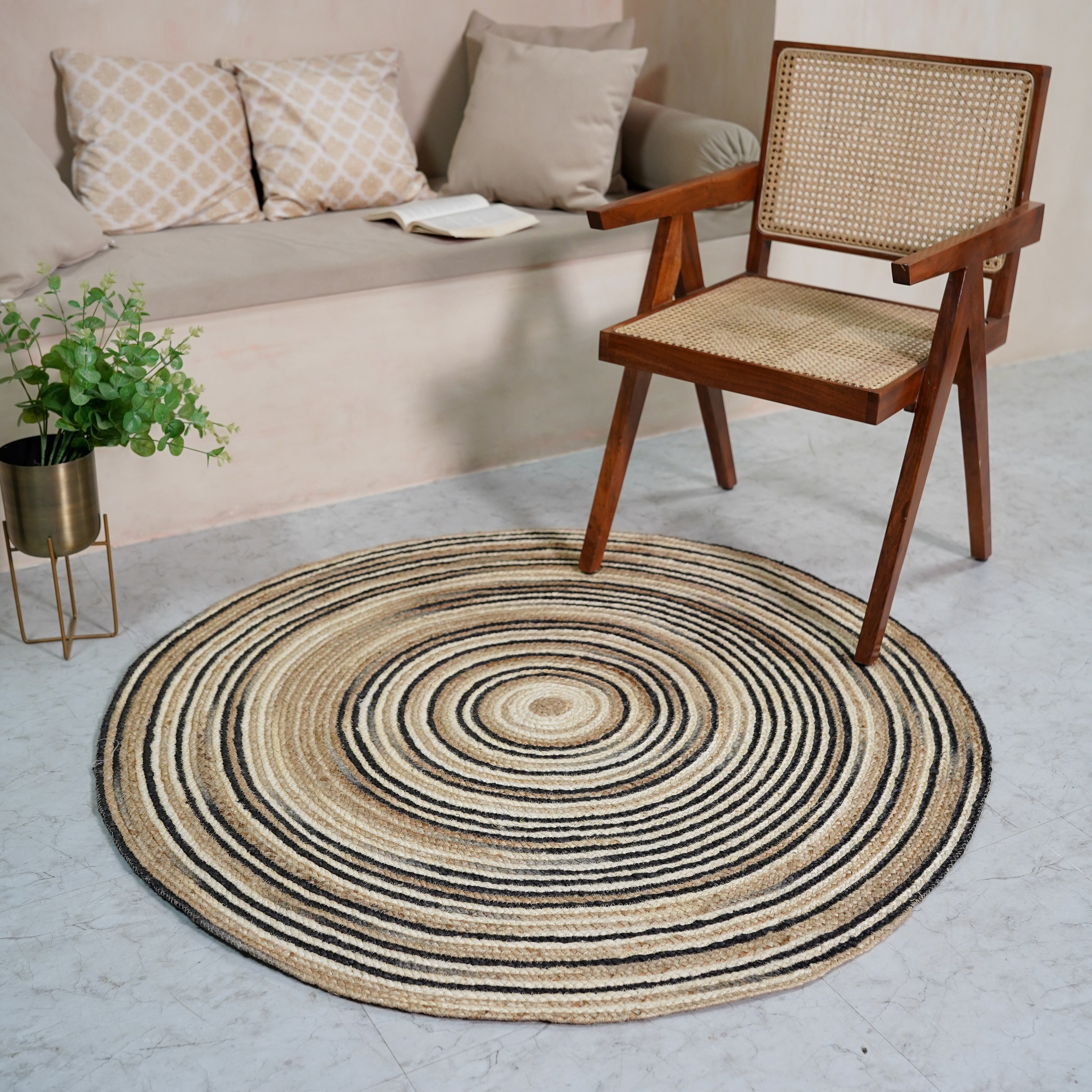 Natural Hand-Braided Hemp Round Rug with Black Spiral Accents – Eco-Friendly, Artisan Crafted