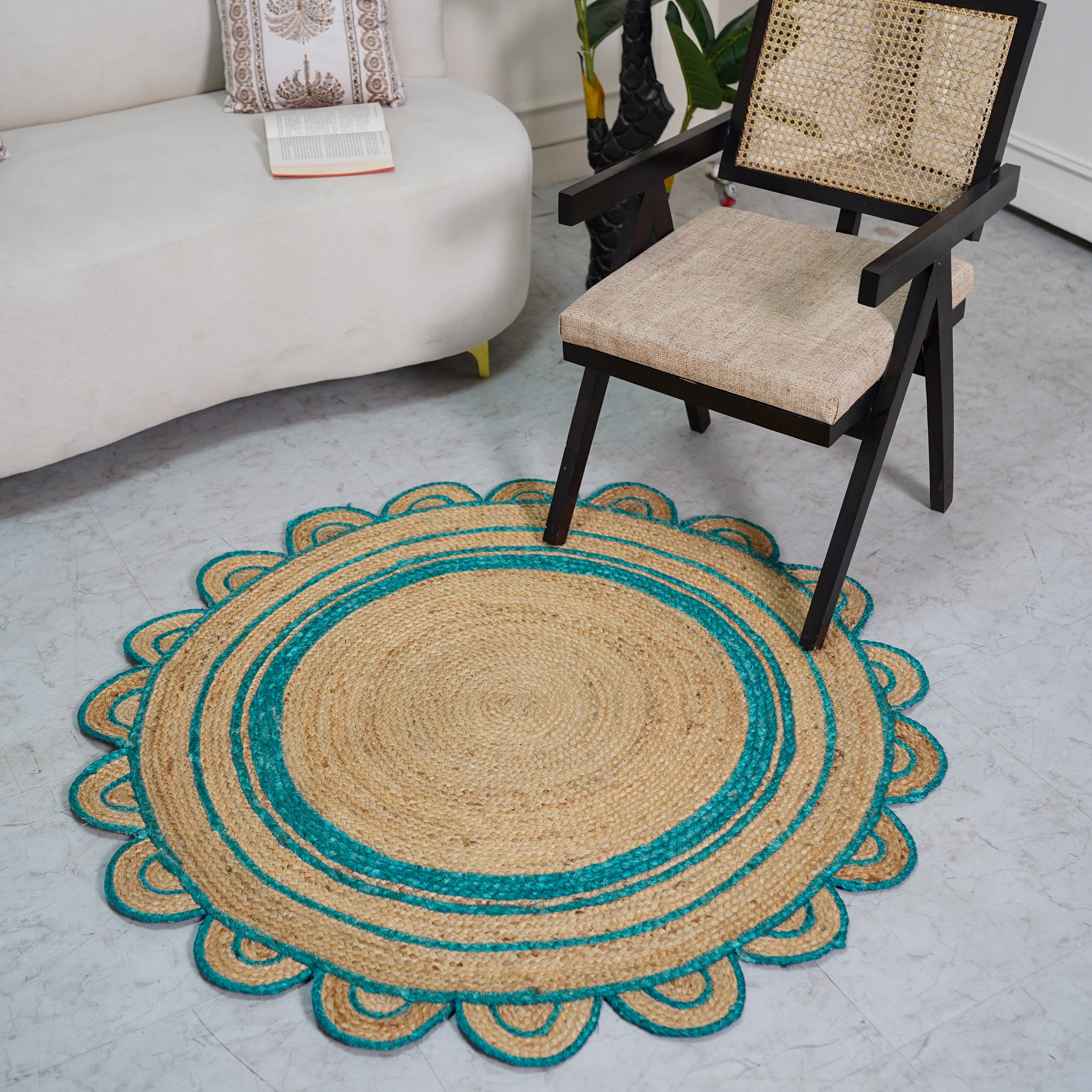 Handcrafted Scalloped Round Jute Rug with Teal Accents – Natural Charm for Any Space