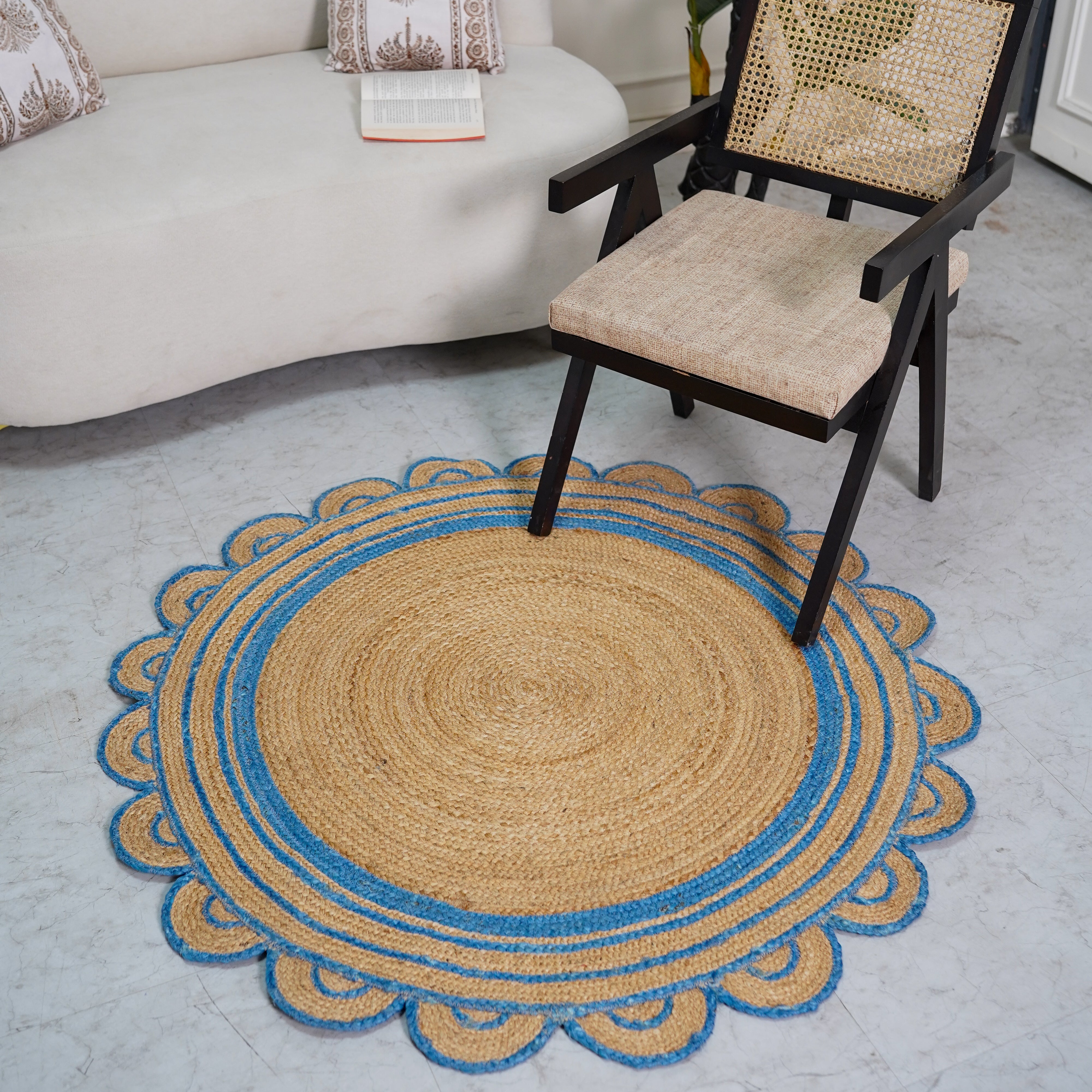 Handcrafted Round Hemp Rug with Scalloped Edge in Blue Accents