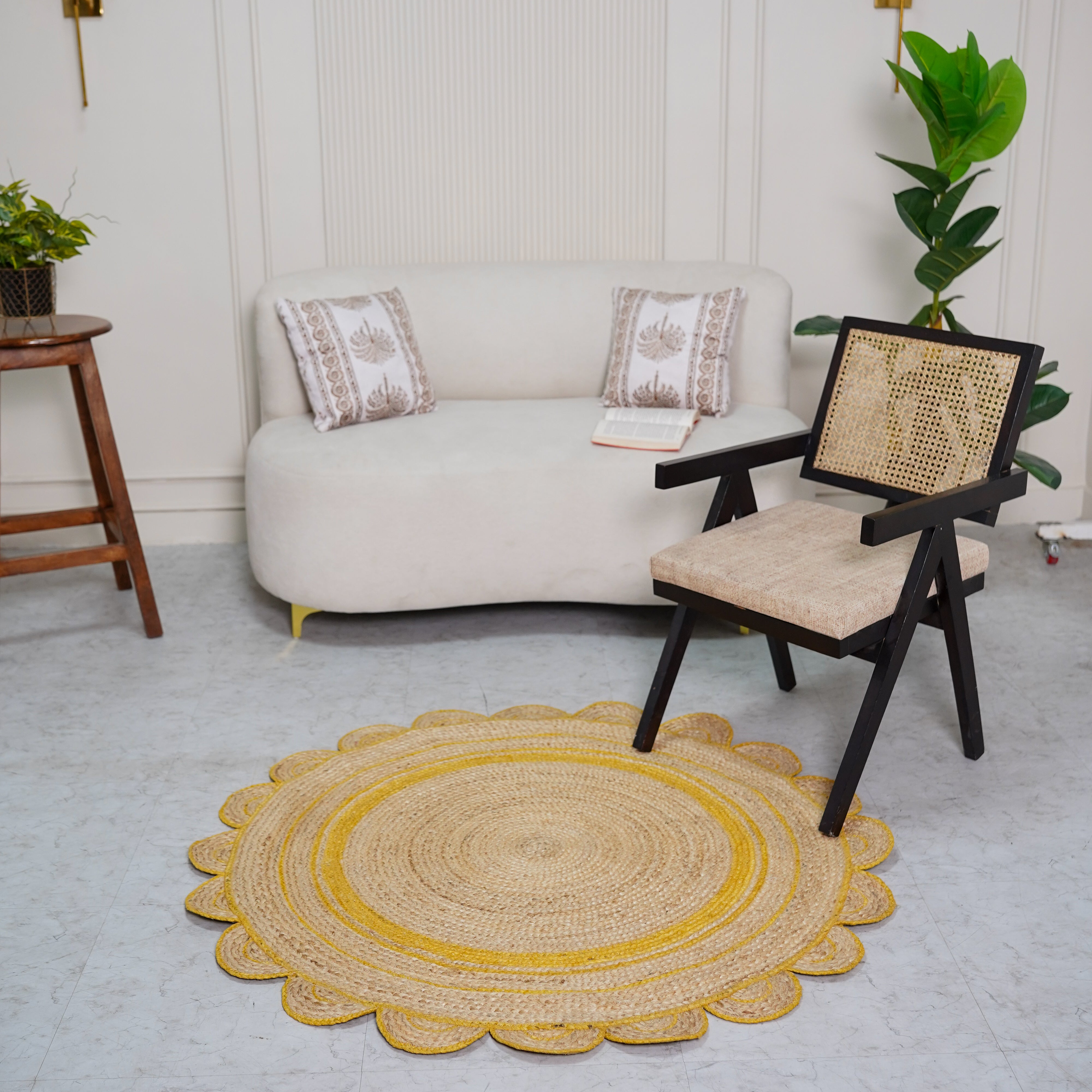 Sunshine Scallop Round Jute Rug - Hand braided & Machine Stitched Natural Charm