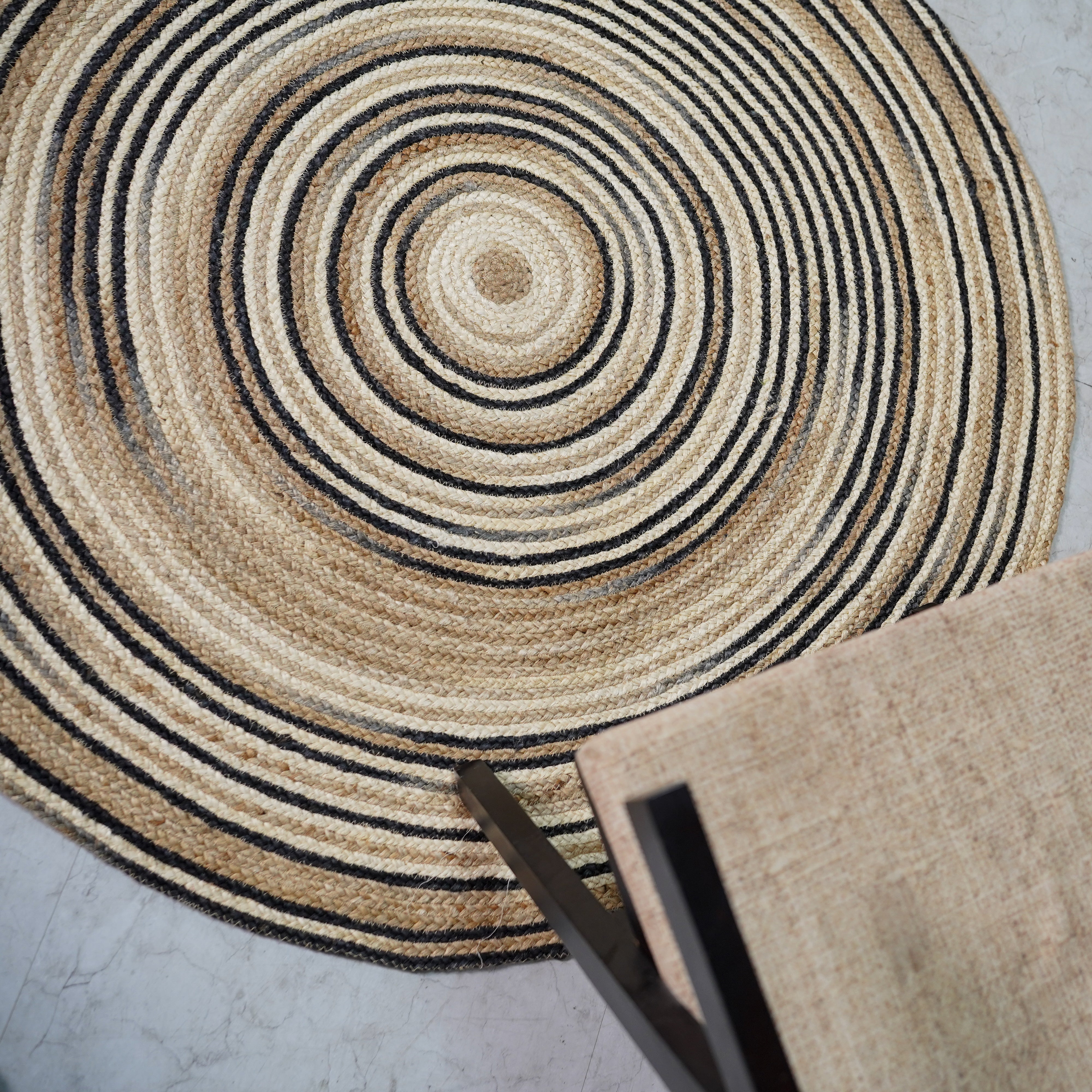 Natural Hand-Braided Hemp Round Rug with Black Spiral Accents – Eco-Friendly, Artisan Crafted