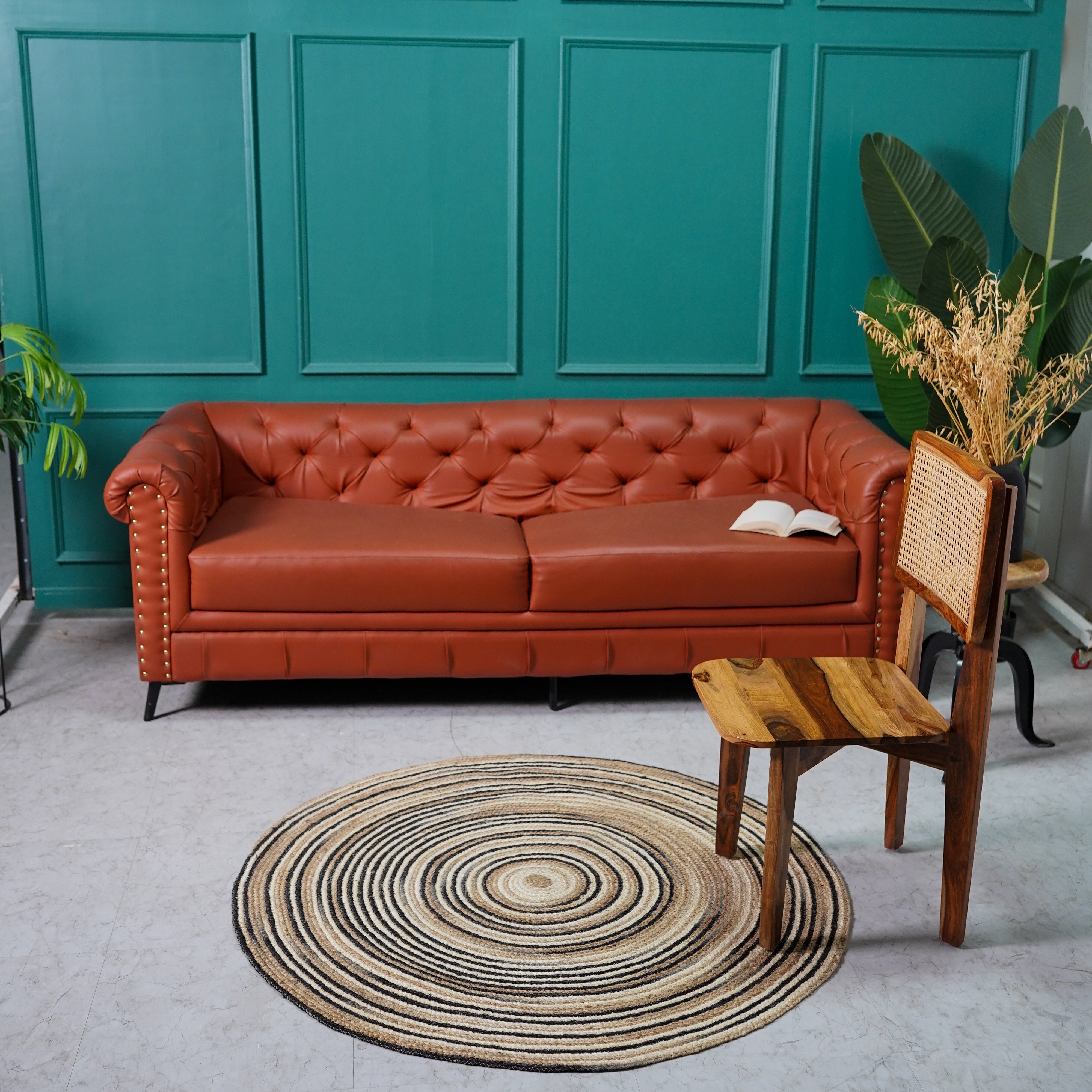 Natural Hand-Braided Hemp Round Rug with Black Spiral Accents – Eco-Friendly, Artisan Crafted