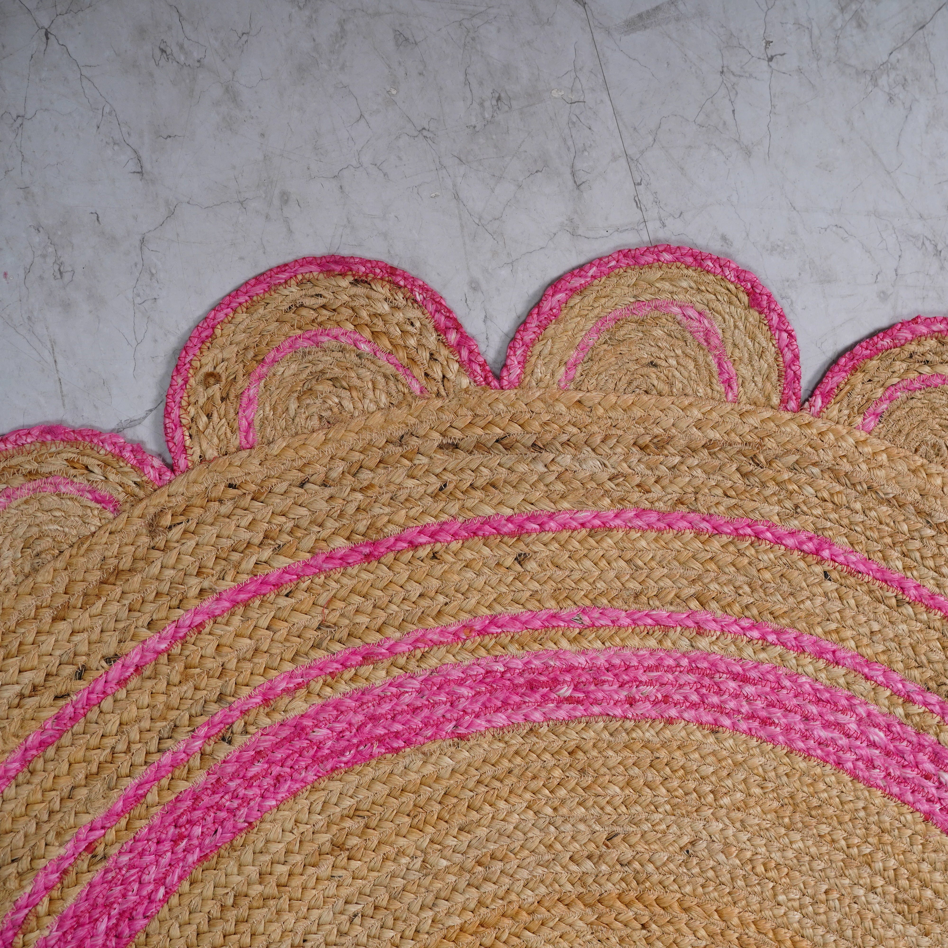 Handcrafted Round Jute Hemp Rug with Scalloped Border in Pink Accent