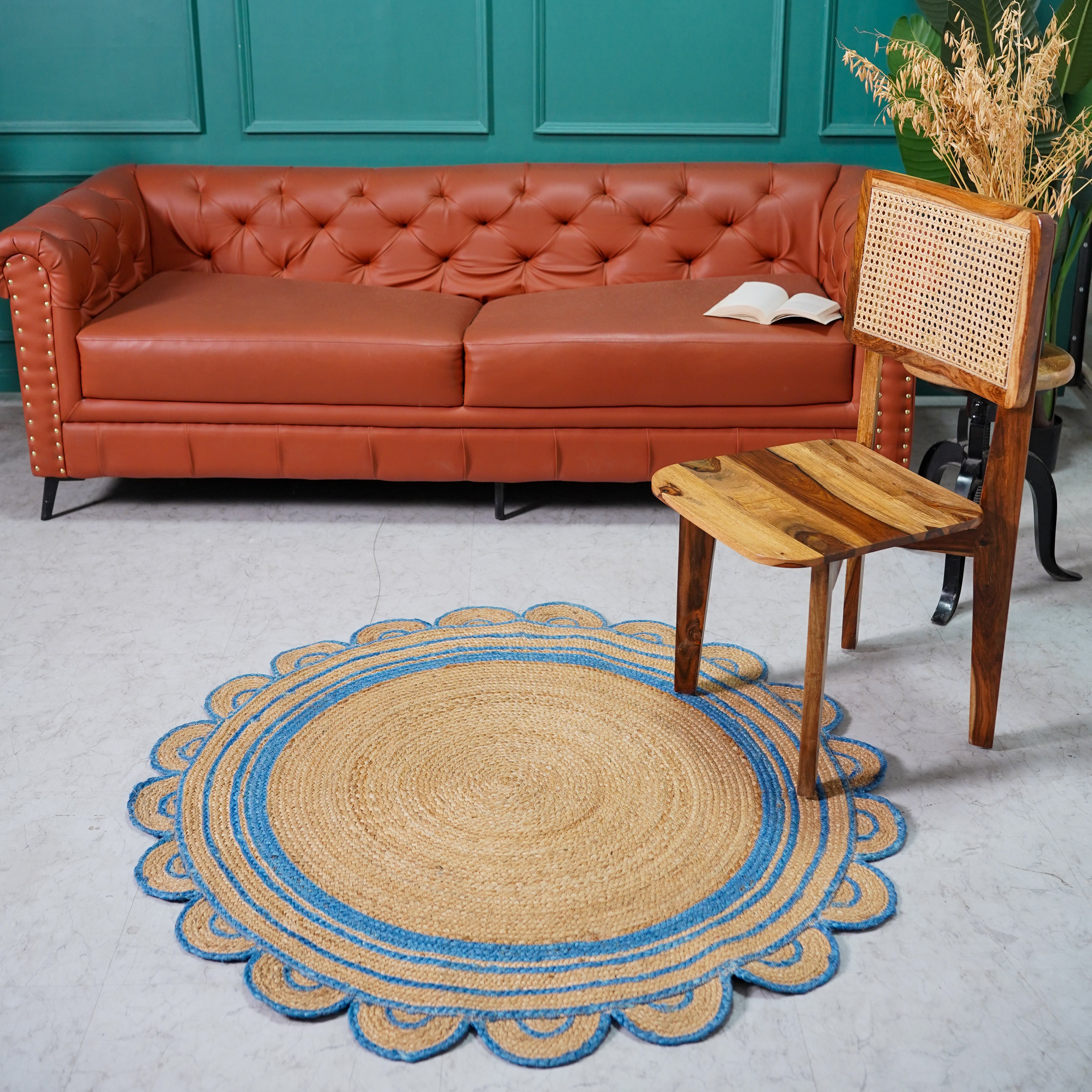 Handcrafted Round Hemp Rug with Scalloped Edge in Blue Accents