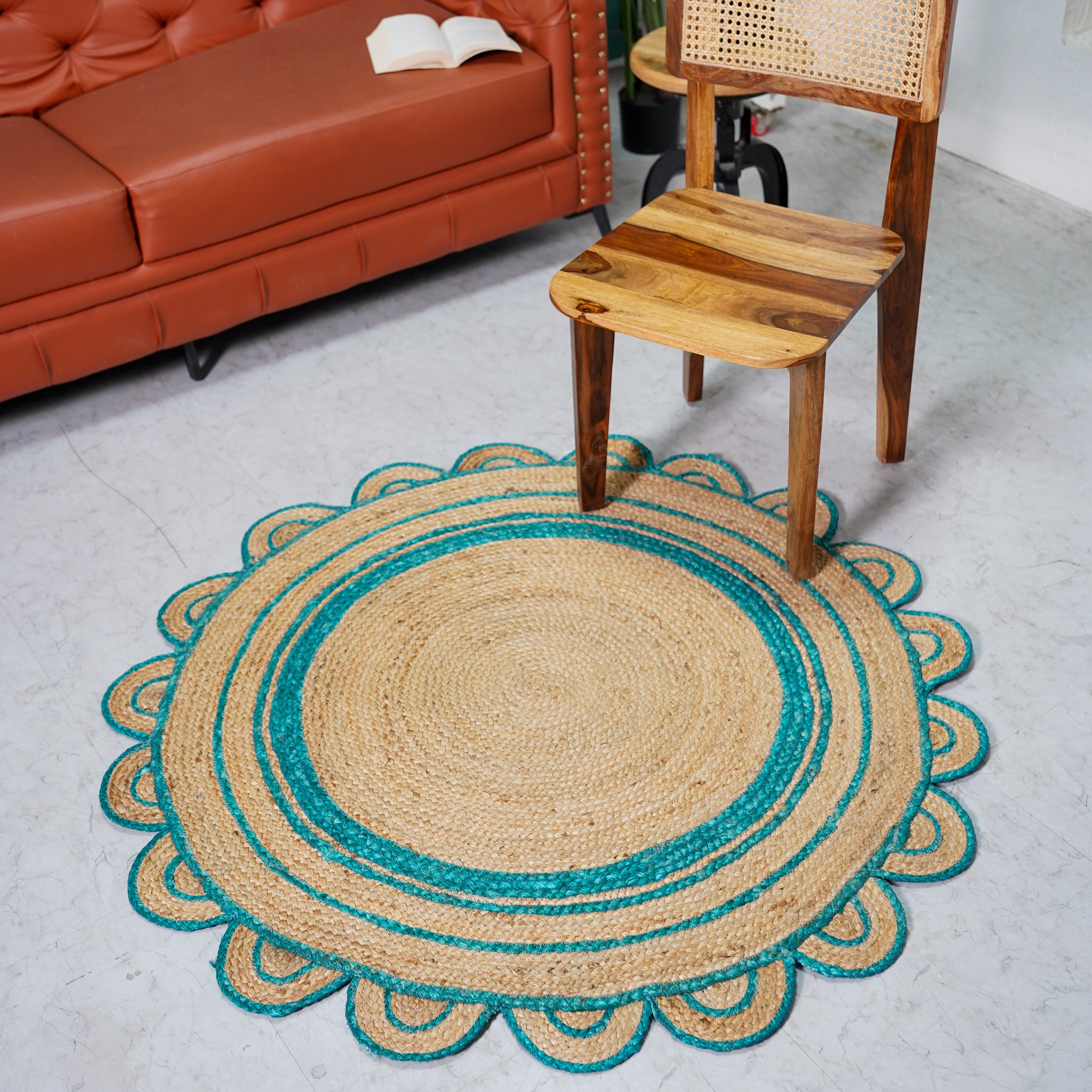 Handcrafted Scalloped Round Jute Rug with Teal Accents – Natural Charm for Any Space