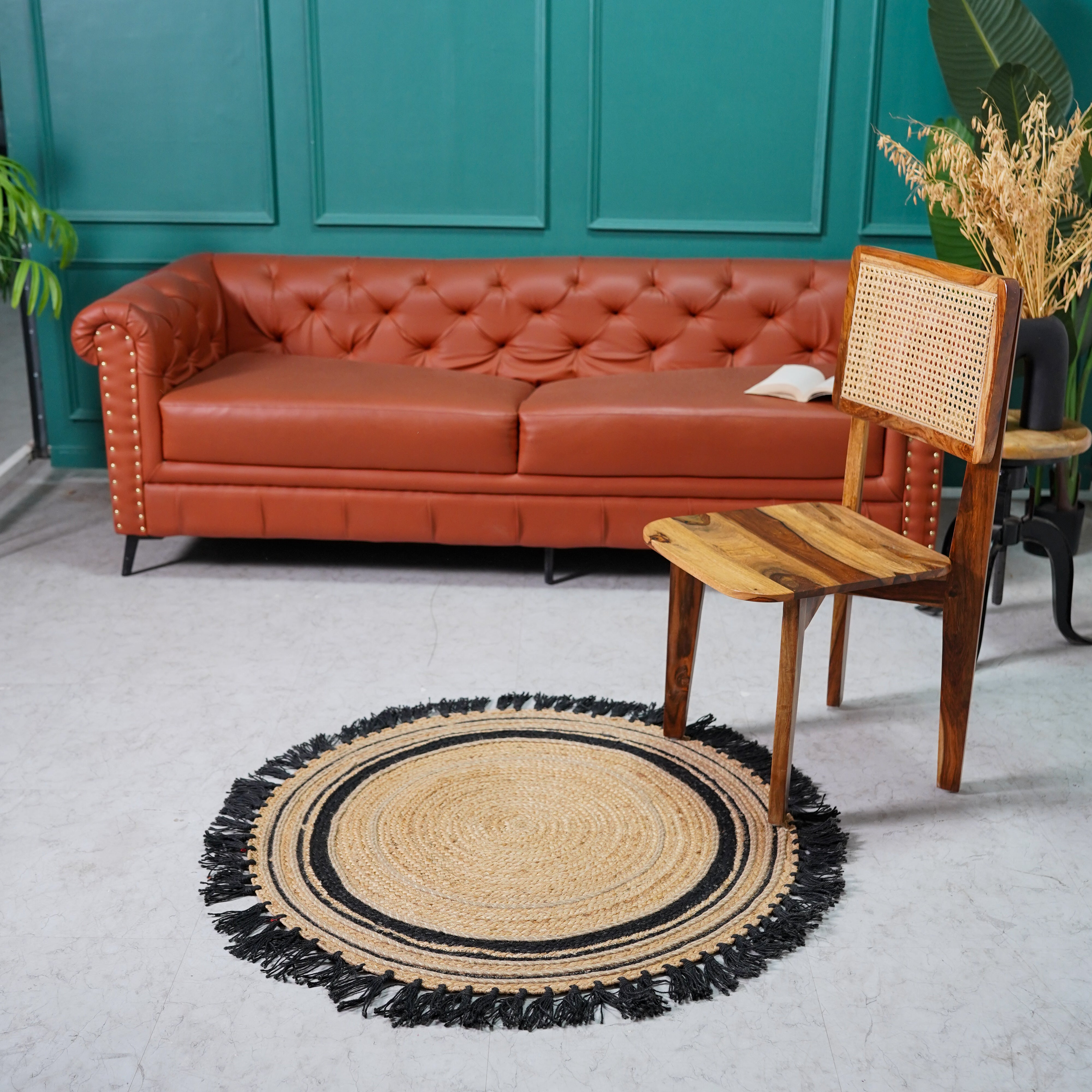 Natural Hemp Round Rug with Black Fringe – Hand braided Accent for Cozy Spaces