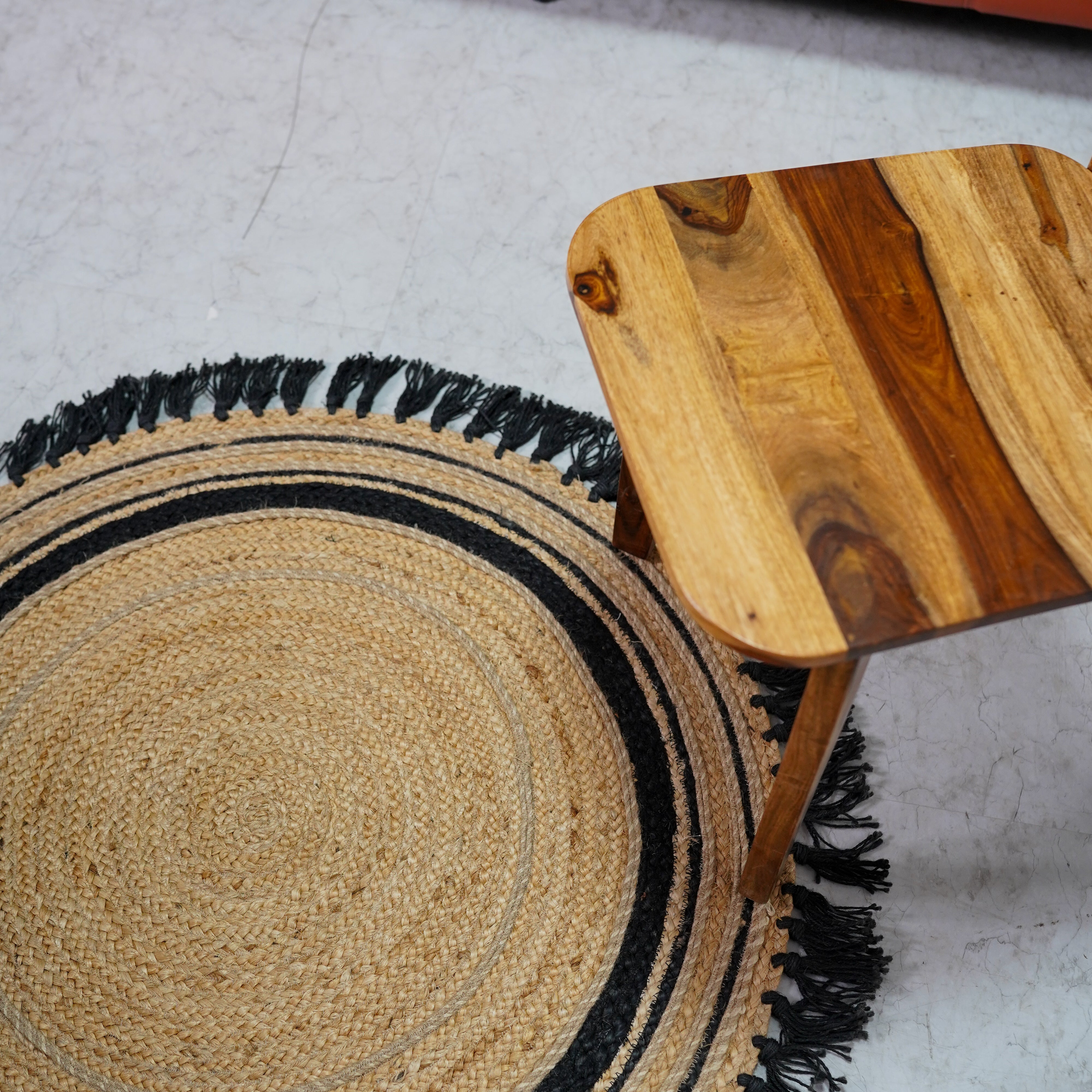 Natural Hemp Round Rug with Black Fringe – Hand braided Accent for Cozy Spaces