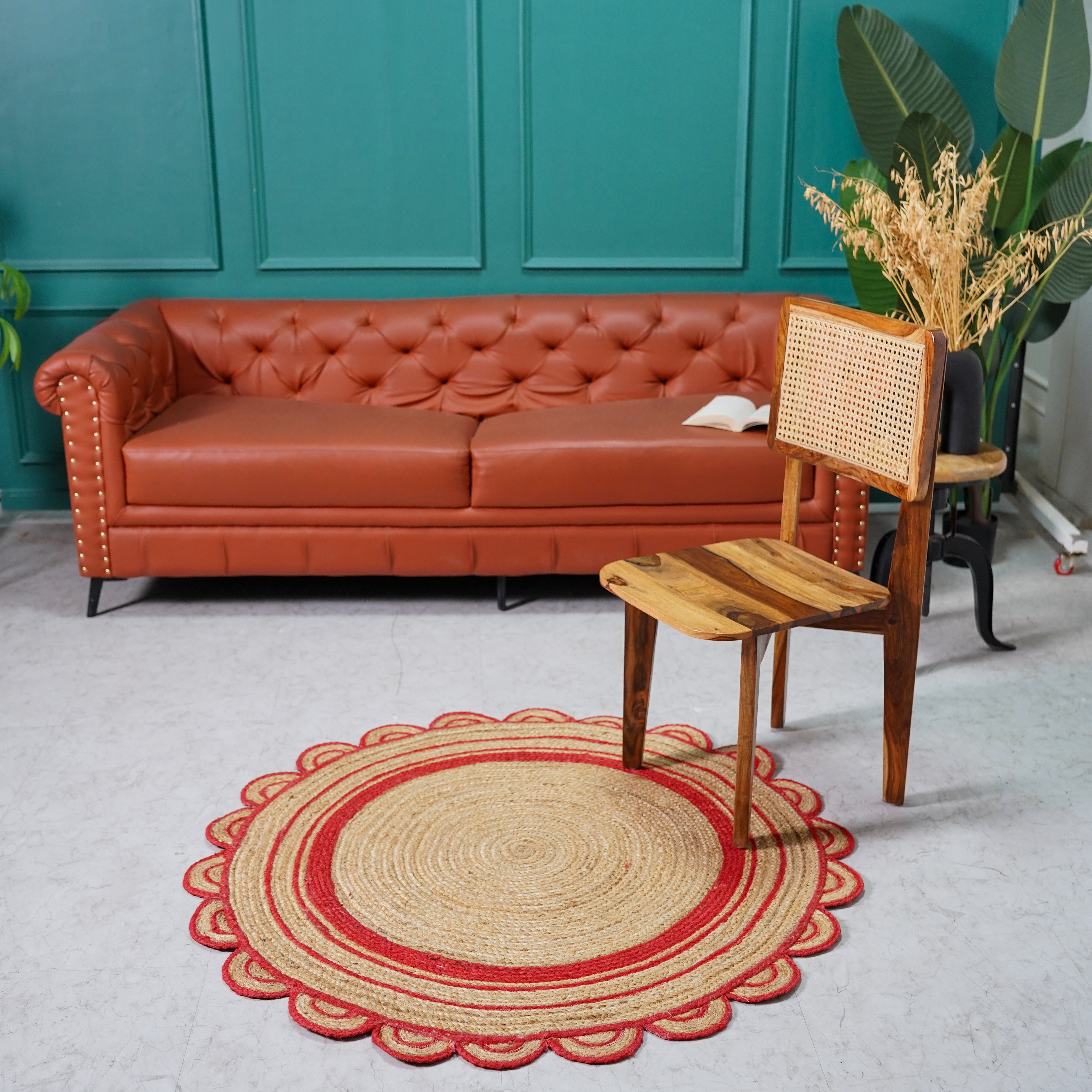 Natural Hemp Round Rug with Scalloped Edges and Hand braided Red Accents – Eco-Friendly, Handcrafted Floor Décor